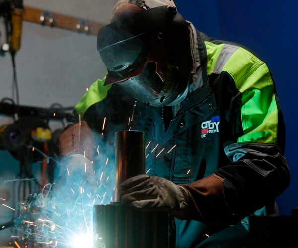 CNC Maint-Tech palvelut, esimerkiksi hitsaus.